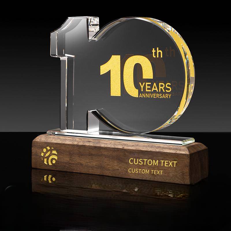 Trofeo Aniversario de Cristal 1.6x5.3x5.9 Pulgadas con Base de Madera Maciza, Trofeo Serie Conmemorativa Personalizable con Logo y Texto